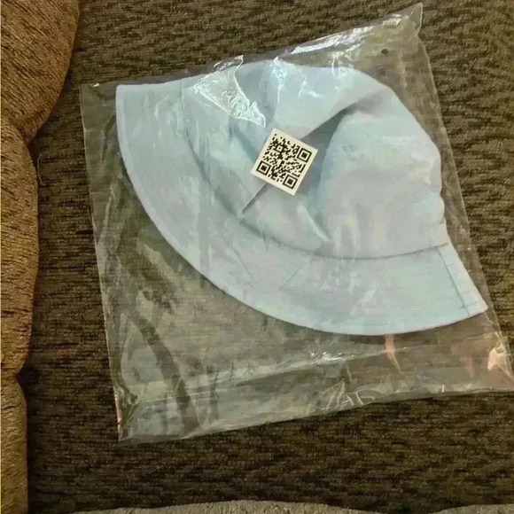 Jeffree Star bucket hat - Picture 3 of 3